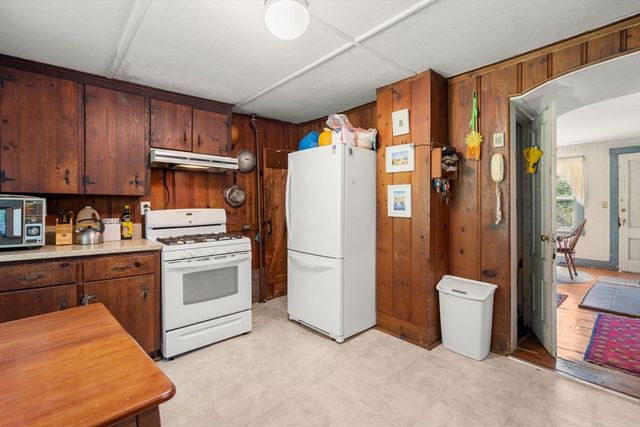 68 Spring St, Hopkinton, MA 01748