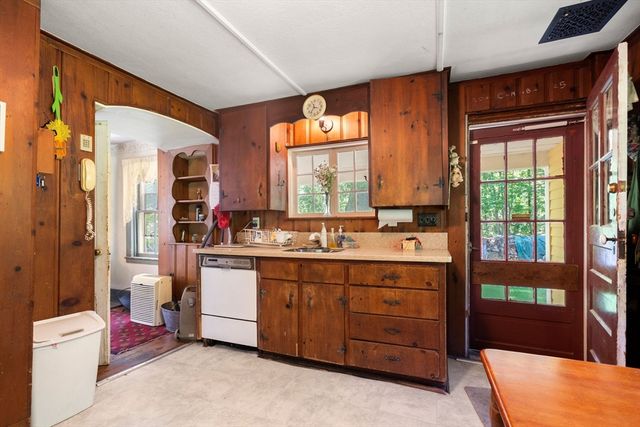 68 Spring St, Hopkinton, MA 01748