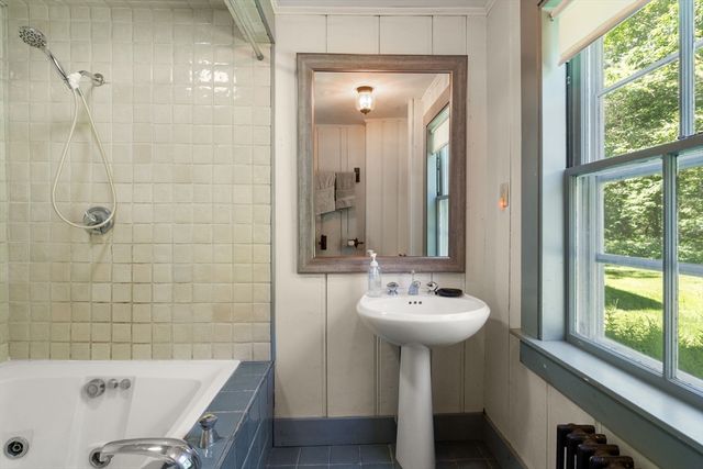 68 Spring St, Hopkinton, MA 01748