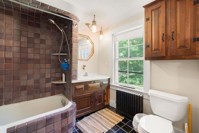 68 Spring St, Hopkinton, MA 01748
