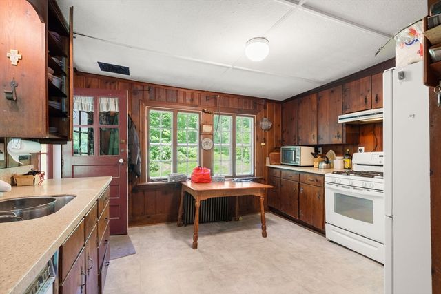 68 Spring St, Hopkinton, MA 01748