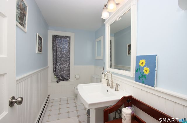 7 Middle Lane, Simsbury, CT 06070