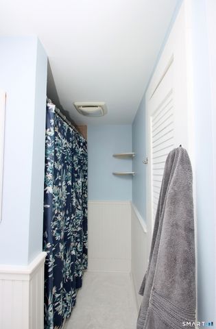 7 Middle Lane, Simsbury, CT 06070