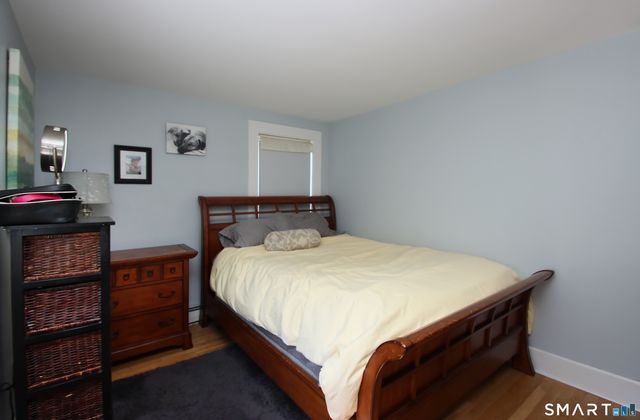 7 Middle Lane, Simsbury, CT 06070
