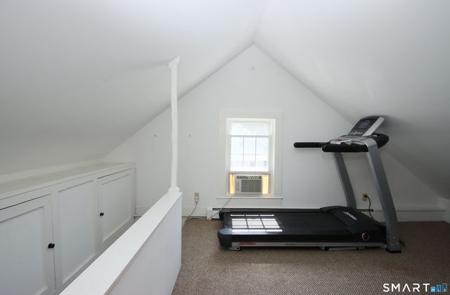 7 Middle Lane, Simsbury, CT 06070