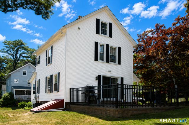 7 Middle Lane, Simsbury, CT 06070