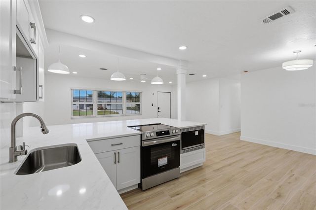 305 GLEN OAK ROAD, Venice, FL 34293