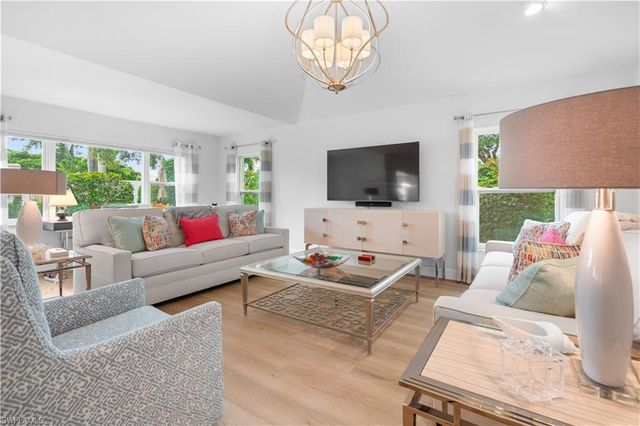 807 Rue Deville 2.11, Naples, FL 34108