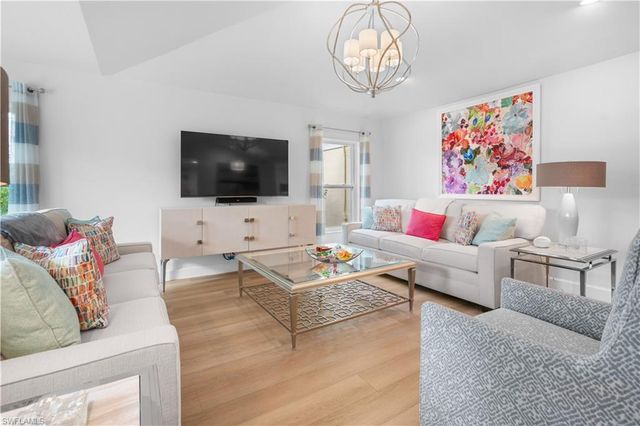 807 Rue Deville 2.11, Naples, FL 34108