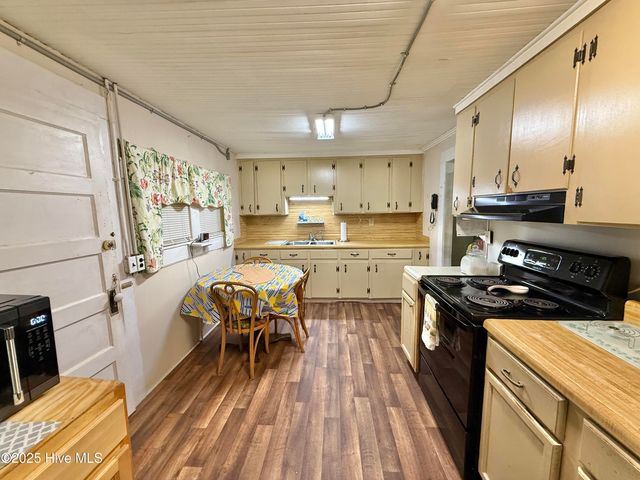 617 Johnson Ch Road, Warsaw, NC 28398