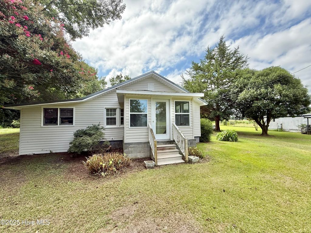 617 Johnson Ch Road, Warsaw, NC 28398