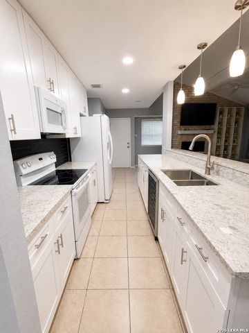5126 Timberhurst, San Antonio, TX 78250