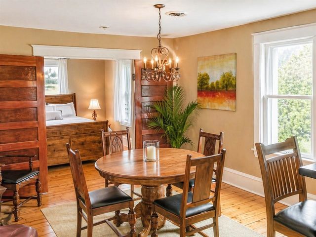 460-462 Colchester Avenue, Burlington, VT 05401
