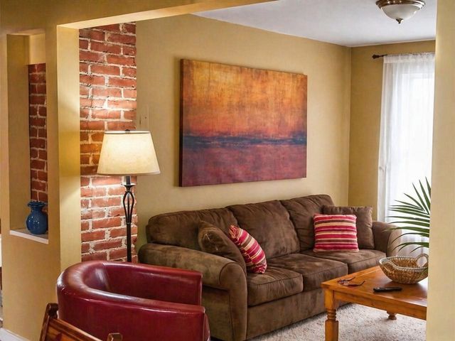 460-462 Colchester Avenue, Burlington, VT 05401
