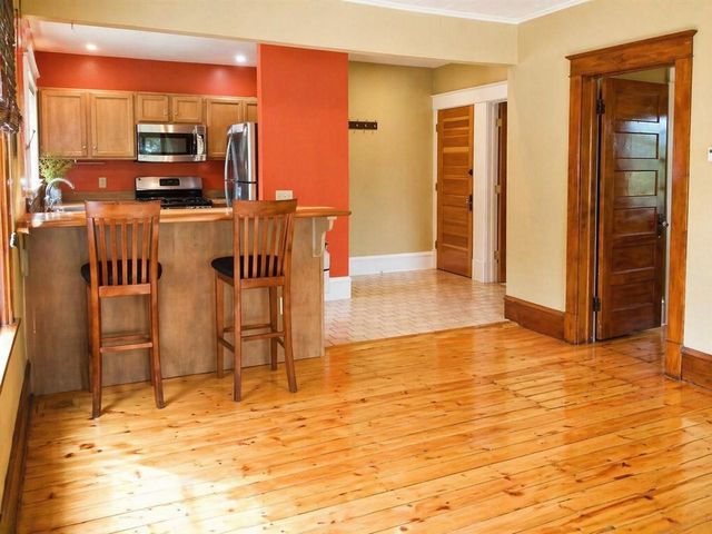 460-462 Colchester Avenue, Burlington, VT 05401