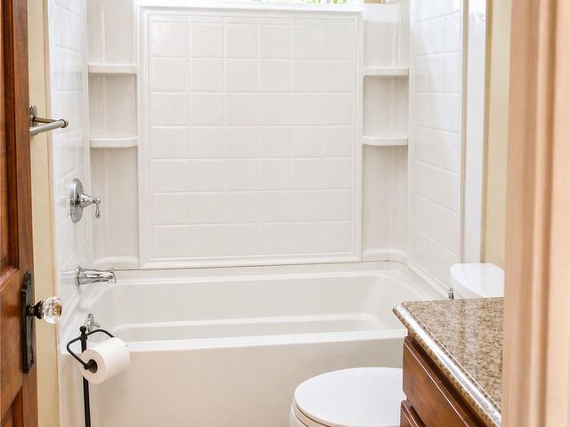 460-462 Colchester Avenue, Burlington, VT 05401