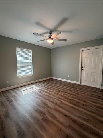 408 Mary Avenue, Huntsville, TX 77320