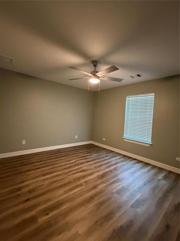 408 Mary Avenue, Huntsville, TX 77320