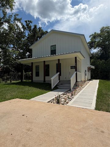 408 Mary Avenue, Huntsville, TX 77320