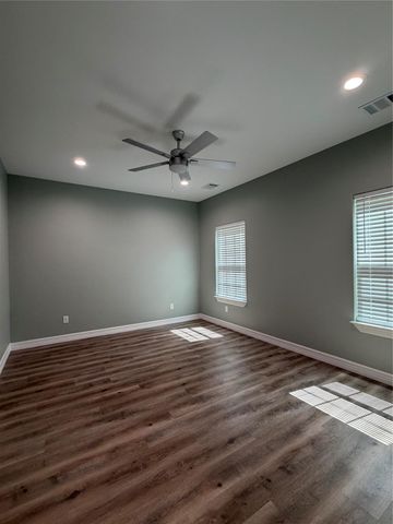 408 Mary Avenue, Huntsville, TX 77320
