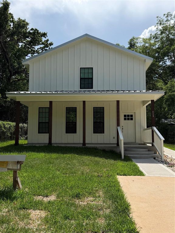408 Mary Avenue, Huntsville, TX 77320