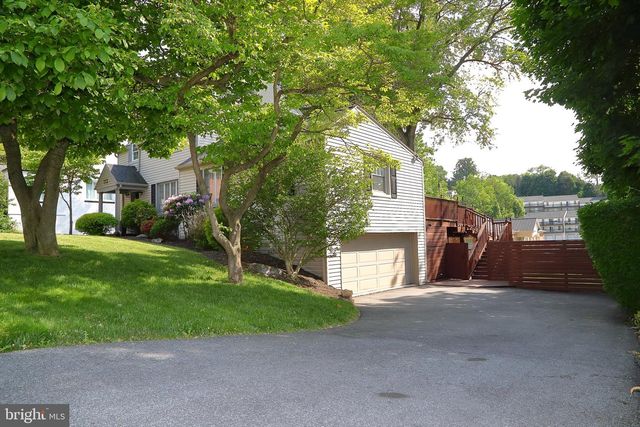 113 E FRANKLIN ST, Ephrata, PA 17522