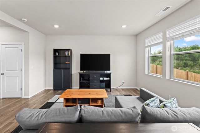 5990 Rebel Road SW, Port Orchard, WA 98367