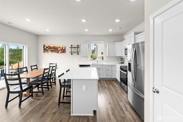5990 Rebel Road SW, Port Orchard, WA 98367