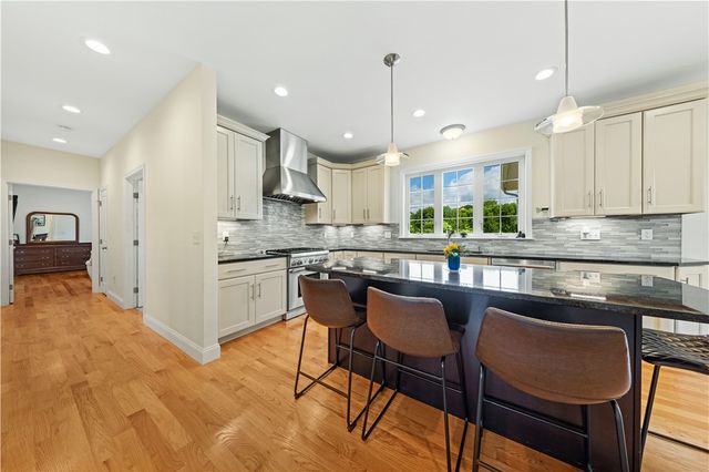 11 Aubin Street, Seekonk, MA 02771