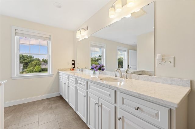 11 Aubin Street, Seekonk, MA 02771