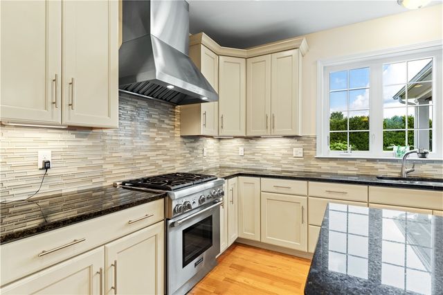 11 Aubin Street, Seekonk, MA 02771