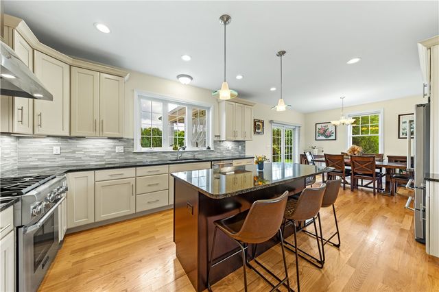 11 Aubin Street, Seekonk, MA 02771
