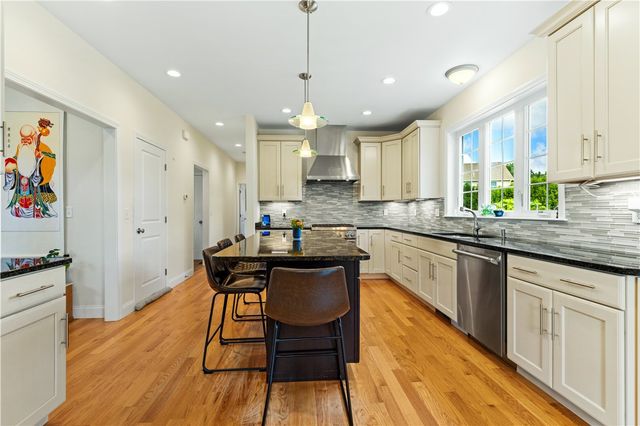 11 Aubin Street, Seekonk, MA 02771