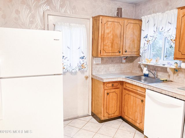 3 B Swan Street, Manchester, NJ 08759