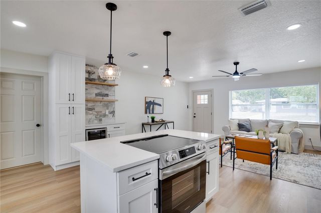 1950 75TH STREET N, St Petersburg, FL 33710