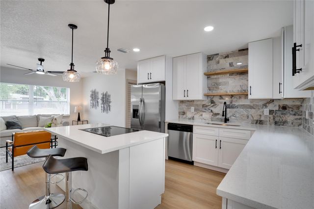 1950 75TH STREET N, St Petersburg, FL 33710