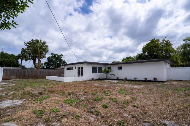 1950 75TH STREET N, St Petersburg, FL 33710