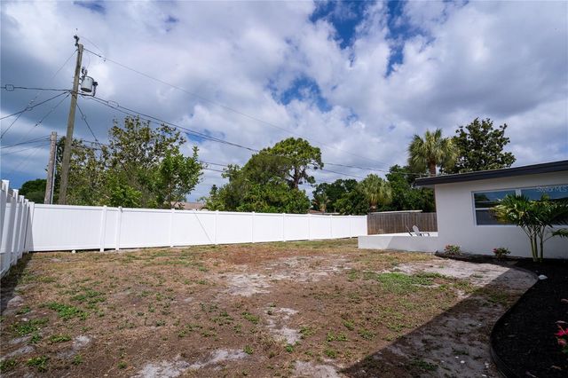 1950 75TH STREET N, St Petersburg, FL 33710