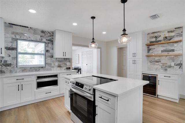 1950 75TH STREET N, St Petersburg, FL 33710