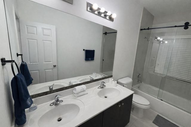 7031 SW 165th Ave, Miami, FL 33193