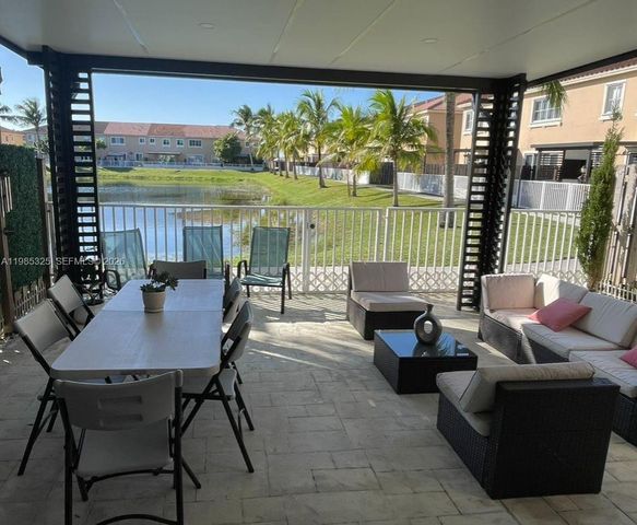 7031 SW 165th Ave, Miami, FL 33193