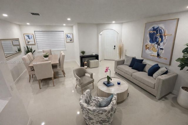 7031 SW 165th Ave, Miami, FL 33193