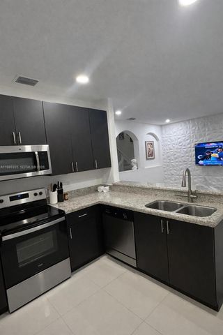 7031 SW 165th Ave, Miami, FL 33193