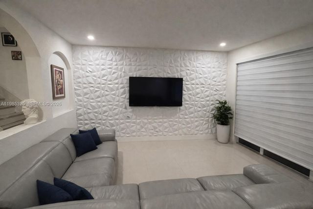 7031 SW 165th Ave, Miami, FL 33193