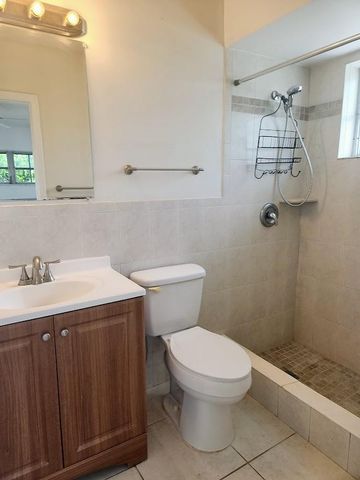2940 NE 19th Terrace South Side, Lighthouse Point, FL 33064