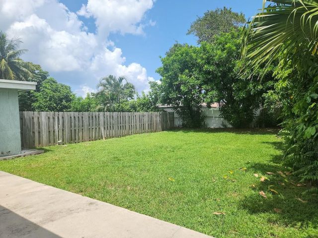 2940 NE 19th Terrace South Side, Lighthouse Point, FL 33064