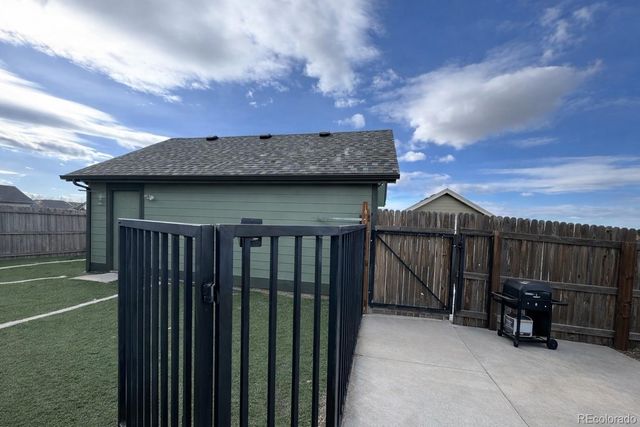 55699 E 31st Avenue, Strasburg, CO 80136