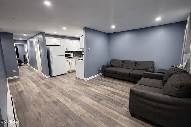 17 Landon Terrace, Schenectady, NY 12308