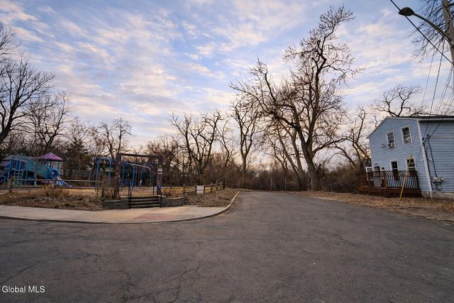 17 Landon Terrace, Schenectady, NY 12308