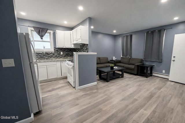 17 Landon Terrace, Schenectady, NY 12308